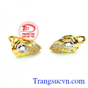 Hoa tai nữ vàng gọn đeo ôm vào tai,với đường nét phay tinh tế,chất lượng vàng đảm bảo,bảo hành 6 tháng.