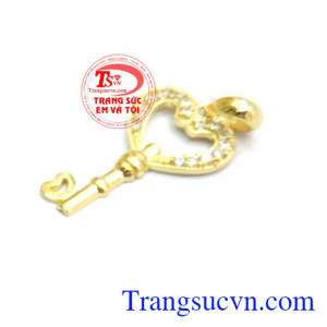 Mặt dây kim cương tổng hợp