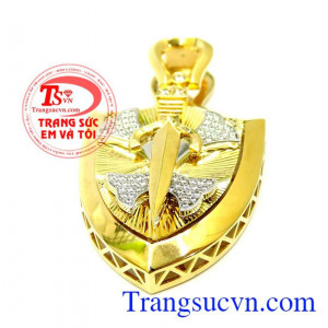 Mặt khiên vàng 18k dành cho nam,đeo cùng dây chuyền vàng 18k italy đẳng cấp và sang trọng,