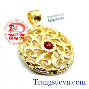 Mặt trời vàng ruby thông thái bảo hành 1 năm. phù hợp làm mặt dây chuyền cho nam đeo cùng dây chuyền vàng