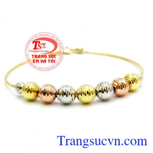 Chiếc Lắc bi vàng italy đảm bảo chất lượng vàng với thiết kế nổi bật vàng ba màu,vàng trắng,vàng hồng,vàng vàng. 