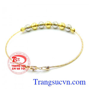 Lắc vàng nắm giữ tình yêu 