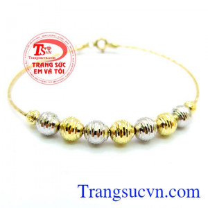 Lắc vàng nắm giữ tình yêu 