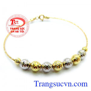 Lắc vàng nắm giữ tình yêu bảo hanh 6 tháng giao toàn quốc. 