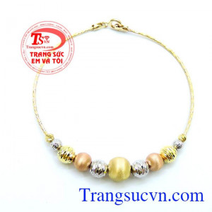 Chiếc lắc tay đẹp vàng ý món quà được Gấu ưa chuộng khi được tặng. 