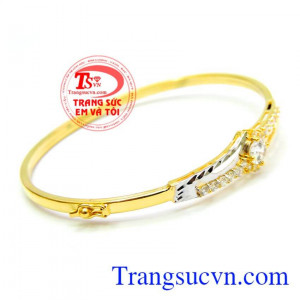 Vòng vàng cho nữ đeo tay chất lượng vòng vàng 10k đảm bảo chất lượng vàng.