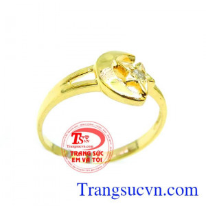 Nhẫn ánh trăng và vì sao Nhẫn ánh trăng và vì sao, Nhẫn ánh trăng và vì sao được thiết kế tinh tế, đeo xinh xinh trên ngón tay đeo nhẫn