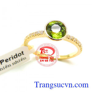 Nhẫn nữ Peridot hạnh phúc chất lượng vàng đảm bảo, chiếc nhẫn vàng tây nữ được gắn đá peridot quý phái đem lại vẻ đẹp tinh tế cho phái đẹp, là món quà ý nghĩa tặng người thân yêu của mình trong các dịp lễ đặc biệt