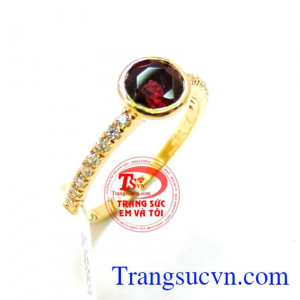 Nhẫn Granet vàng tình yêu hợp với mệnh Hỏa và mệnh Thổ món quà ý nghĩa trong dịp sinh nhật và kỷ niệm