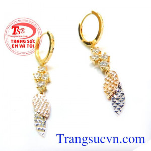 Đôi hoa tai nữ vàng 18k đẹp dành cho nữ,đôi hoa tai vàng chất lượng đảm bảo. 