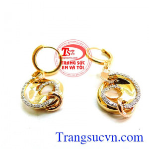 Hoa tai vàng 18k ý với tiêu chuẩn quốc tế,đẳng cấp và quý phái món quà ý nghĩa dành cho nữ trong dịp kỷ niệm và sinh nhật. 