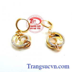 Hoa tai vàng 18k ý tinh tế và đảm bảo chất lượng.