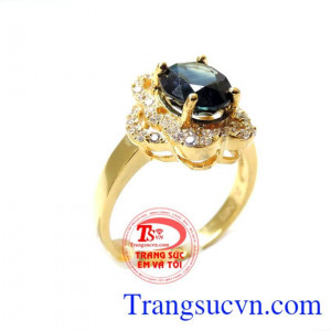 Nhẫn nữ vàng tây gắn đá thiên nhiên chế tác tinh tế mang đến những đường nét sáng,bóng bền đẹp cho chiếc nhẫn nữ đeo hợp thời trang,chất lượng vàng được đảm bảo uy tín