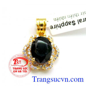 Mặt vàng Sapphire chất lượng đảm bảo, có giấy kiểm định đá quý kèm theo. Mặt vàng Sapphire là món trang sức tinh tế, sang trọng.