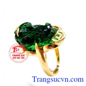 Nhẫn nữ vàng tây chế tác tinh tế mang đến những đường nét sáng,bóng bền đẹp cho chiếc nhẫn nữ đeo hợp thời trang,chất lượng vàng được đảm bảo uy tín. Khách hàng ưa chuộng sản phẩm nhẫn nữ vàng tây bền đẹp.