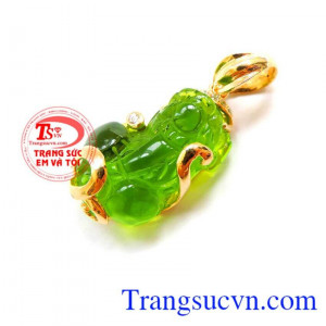 Mặt dây tỳ hưu đá xanh, mặt nữ vàng 10k gắn tỳ hưu đá nhân tạo trong suốt, sáng bóng, đẹp mắt.