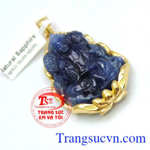 Chiếc Mặt Phật quan âm với đường nét tạc tinh tế và thổi hồn cho tác phẩm,