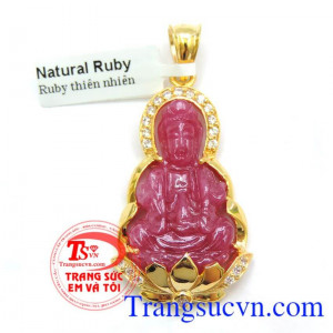 Chiếc Mặt Phật ruby bọc vàng 18k 750 Mặt phật ruby quan âm bọc vàng ngồi trên hoa sen vàng,