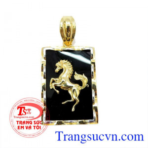 Mặt dây chuyền tuổi ngọ, Mặt dây chuyền tuổi ngựa,