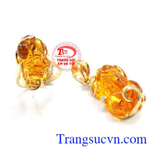 Bộ nhẫn mặt tỳ hưu vàng là món quà may mắn cho người sở hữu.