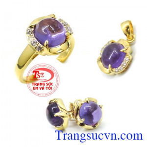 Bộ trang sức Vàng Amethyst có giấy kiểm định đá quý từ trung tâm kiểm định uy tín.