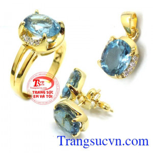 Bộ Nhẫn Mặt Hoa tai Vàng Topaz tôn lên vẻ sang trọng, quyền quý cho người đeo. Bộ Nhẫn Mặt Hoa tai Vàng Topaz đẹp.