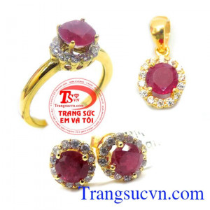 Bộ Nhẫn Mặt Hoa Tai Vàng Ruby 