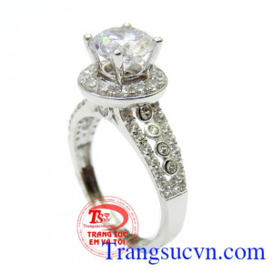 Nhẫn vàng trắng 18k cao đẹp Ưa Chuộng dùng sản phẩm dây chuyền vàng Italy 18k (75%Au) sáng bóng.Nhẫn vàng trắng 18k cao đẹp