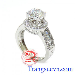 Chiếc nhẫn nữ vàng trắng 18k phù hợp làm quà tặng sinh nhật hoặc trong các dịp ý nghĩa thể hiện cho sự trong sáng và tinh khôi đại điện cho sự hoàn hảo.giao toàn quốc phái đẹp Ưa Chuộng và Bình chọn nhiều năm.