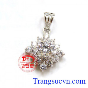 Mặt dây hạnh phúc trong sáng bảo hành 1 năm.