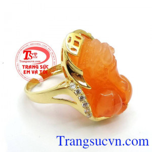 Nhẫn vàng màu tinh tế gắn tỳ hưu đá thiên nhiên, mang lại may mắn và hộ mệnh, Nhẫn nữ vàng tây dành cho phái đẹp