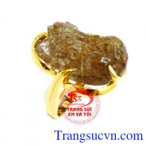 Nhẫn Nữ Thạch Anh tóc Nâu,Nhẫn vàng tỳ hưu,Nhẫn nữ bọc vàng chất lượng vàng và đá đảm bảo,Bảo hành 12 tháng,Giao nhẫn nữ tỳ hưu toàn quốc,Chiếc Nhẫn Nữ Thạch Anh tóc Nâu Hợp với mệnh Mộc và Thổ.