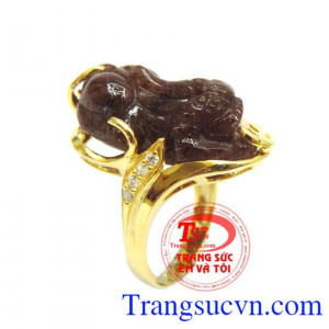 Nhẫn vàng màu tinh tế gắn tỳ hưu đá thiên nhiên, mang lại may mắn và hộ mệnh, Nhẫn nữ vàng tây dành cho phái đẹp