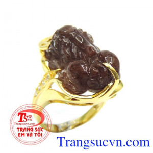Nhẫn vàng màu tinh tế gắn tỳ hưu đá thiên nhiên, mang lại may mắn và hộ mệnh, Nhẫn nữ vàng tây dành cho phái đẹp