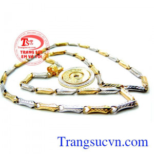 Có mặt dây chuyền bộ 18k 