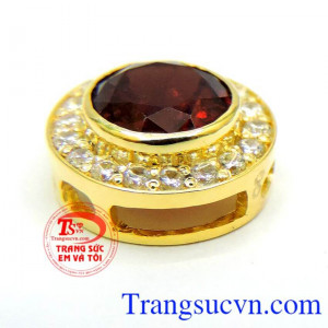 Chiếc Mặt dây vàng đá Granet hộ mệnh,mặt dây Granet thiên nhiên.