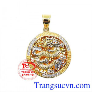 Mặt dây Rồng Vàng với thiết kế sang trọng, mạnh mẽ thể hiện đẳng cấp cho phái mạnh.