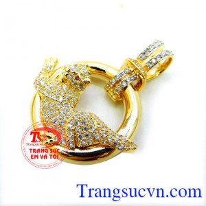 Sản phẩm được làm trên công nghệ mới nhất và tiên tiên nhất. Mặt dây nam Báo uy lực