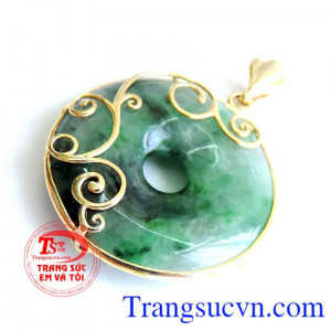 Chiếc mặt đồng xu bọc vàng sang trọng khẳng định đẳng cấp phái mạnh.