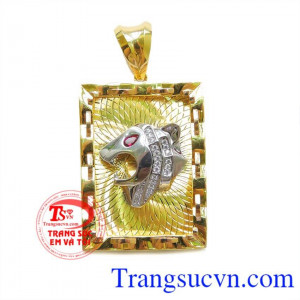 Mặt dây nam Báo tinh xảo được thiết kế công phu chất liệu vàng 18k.