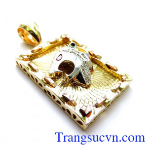 Trang sức Em và Tôi chuyên cung cấp các mặt hàng chất lượng lượng cao đến tay khách hàng. Mặt dây nam Báo tinh xảo