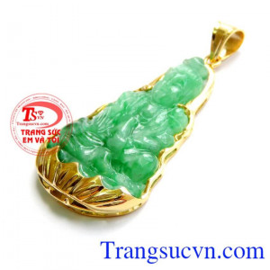 Mặt quan âm bọc vàng 14k chất lượng sáng bóng deo gặp nhiều may mắn đem lại bình an hợp phong thủy. Mặt Quan Âm Jadeit bọc vàng đeo bình an