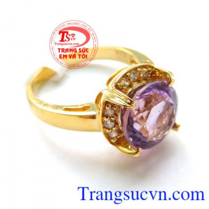 Nhẫn nữ Thạch Anh Tím may mắn chất lượng đảm bảo. Trong phong thủy người ta áp dụng năng lượng kỳ diệu của đá Thạch Anh Tím để làm giảm bớt nỗi đau và vận rủi của con người, đem lại kết quả phi thường