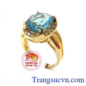 Nhẫn đá quý Topaz còn được coi là thần hộ mệnh của người sinh tháng 12 và người tuổi Ngọ. Topaz còn là món quà ý nghĩa tặng người bạn đời, người vợ nhân dịp kỷ niệm 4 năm ngày cưới. Sản phẩm uy tín chất lượng được giao bán trên toàn quốc.