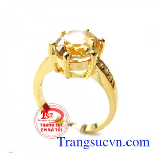 Chiếc nhẫn Citrin đeo tốt cho sức khỏe. nhãn nữ Citrine được làm từ Vàng 14k gắn đá Citrine hoàn hảo hơn khi người Mệnh Kim và Thủy đeo sẽ vời may mắn và hợp Mệnh,Bảo hành 1 năm,Uy tín khách hàng bình chọn nhiều năm .