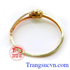 Chiếc vòng tay xinh xắn là một món trang sức luôn được phái nữ ưa chuộng
