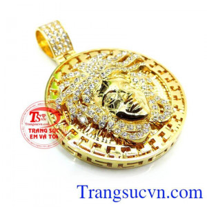Chiếc Mặt vàng nam bền đẹp đeo cùng dây chuyền vàng rất đẹp và nam tính.