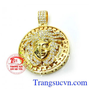 Chiếc Mặt vàng nam bền đẹp gắn đá đẹp thiết kế tinh tế.