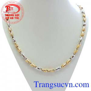 Dây chuyền nam vàng 18k hai màu vàng trắng và vàng màu, tạo nên sự sang trọng và trẻ trung cùng nổi bật giữa đám đông