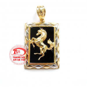 Mặt ngựa đeo cổ đeo cùng dây chuyền vàng, dây cao su bọc rông